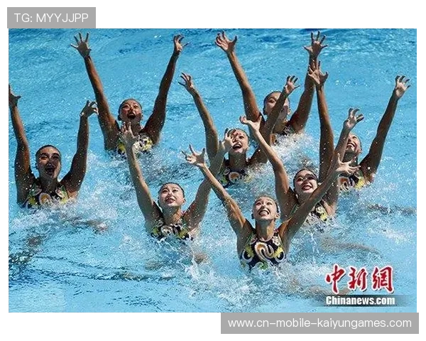 花游冠军梁馨枰的人生态度：旷野象征的自由与挑战，梁馨枰花样游泳照片